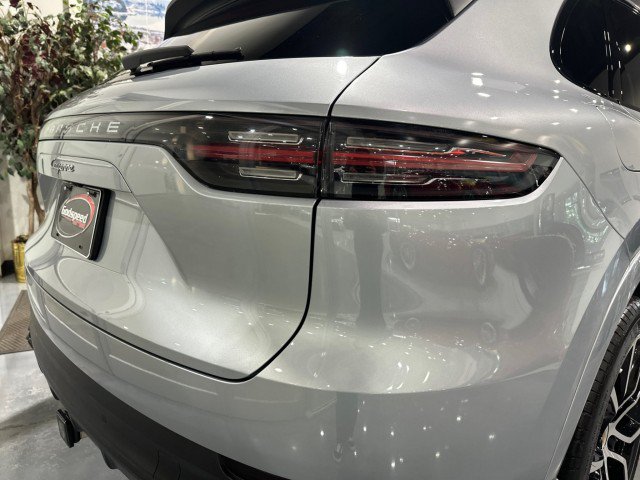 Used 2021 Porsche Cayenne AWD/4WD image 34