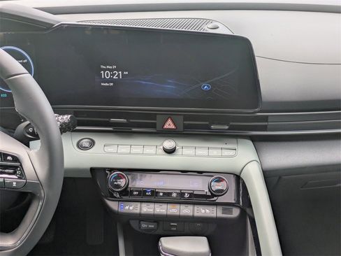 New 2025 Hyundai Elantra Limited image 16