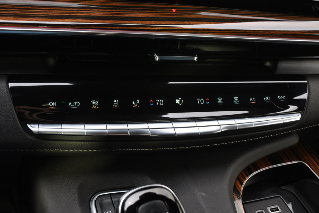 Certified 2024 Cadillac Escalade ESV Premium Luxury w/ Performance Package AWD/4WD image 33