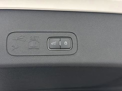 Used 2024 Lincoln Aviator AWD w/ Premium Package image 34