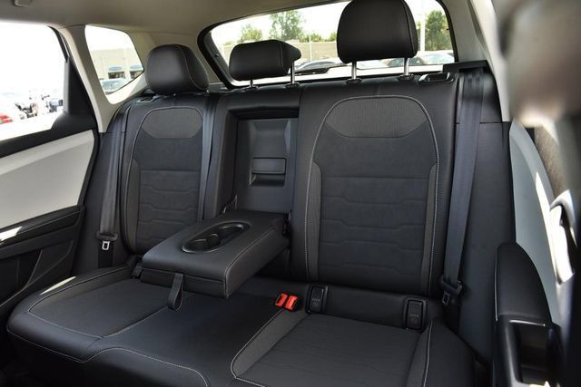 Used 2025 Volkswagen Taos SE w/ Panoramic Sunroof Package FWD image 21