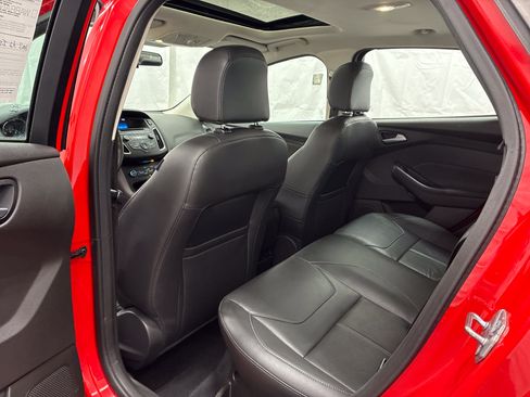 Used 2016 Ford Focus SE w/ Equipment Group 201A FWD image 10