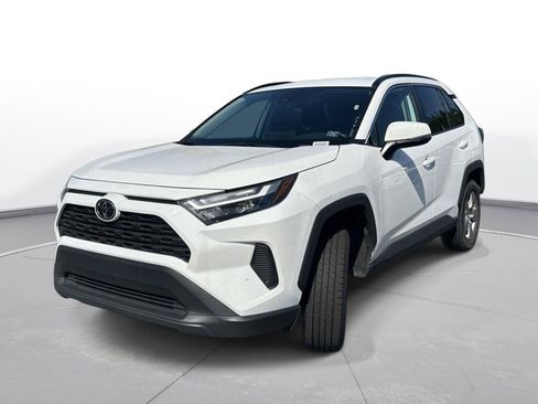 Used 2025 Toyota RAV4 XLE AWD/4WD image 2