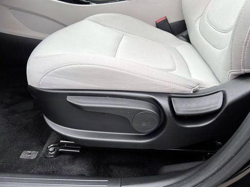 Certified 2025 Hyundai Tucson SE image 14