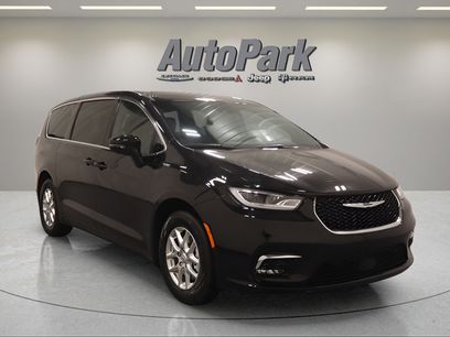 New 2026 Chrysler Pacifica Select