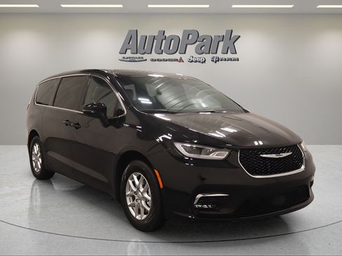 New 2026 Chrysler Pacifica Select FWD image 1