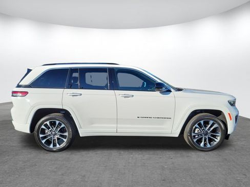 Used 2023 Jeep Grand Cherokee Overland w/ Luxury Tech Group IV image 4