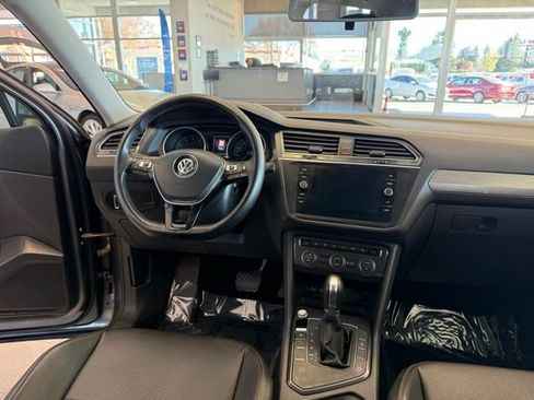 Used 2018 Volkswagen Tiguan SE w/ Panoramic Sunroof Package image 24
