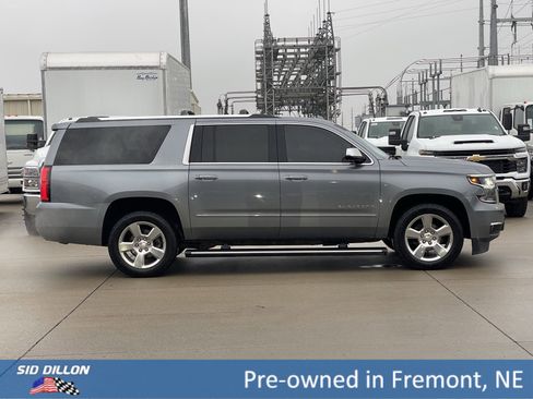Used 2020 Chevrolet Suburban Premier image 3