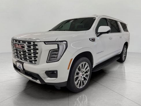 Used 2025 GMC Yukon XL Denali AWD/4WD image 11