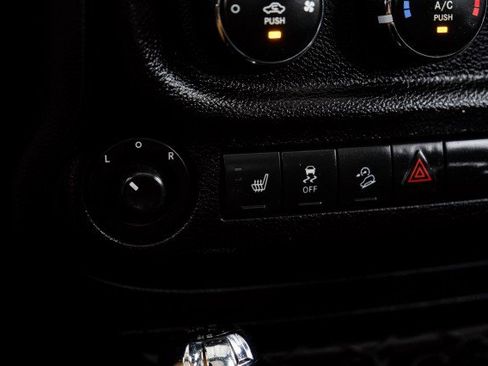 Used 2017 Jeep Wrangler Unlimited Rubicon w/ Connectivity Group image 18