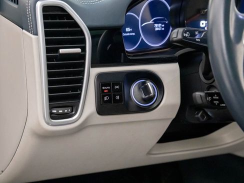 Used 2019 Porsche Cayenne image 19