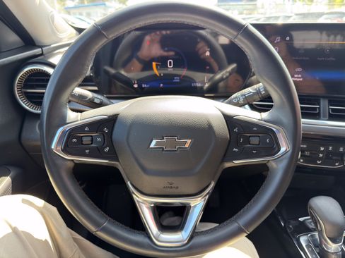 Used 2024 Chevrolet Trax ACTIV w/ Sunroof Package FWD image 27
