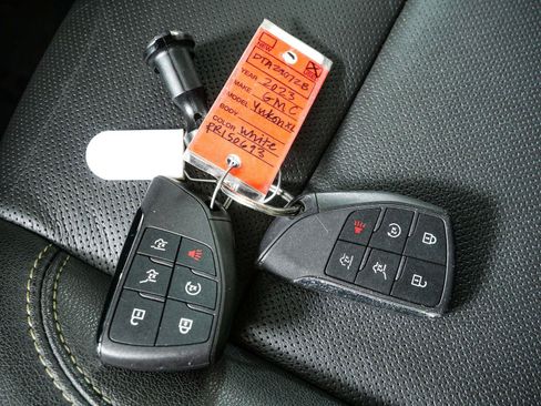 Used 2023 GMC Yukon XL SLT AWD/4WD image 42