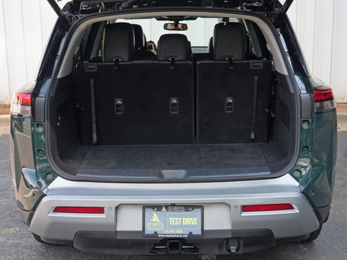 Used 2022 Nissan Pathfinder Platinum w/ Cargo Package FWD image 8