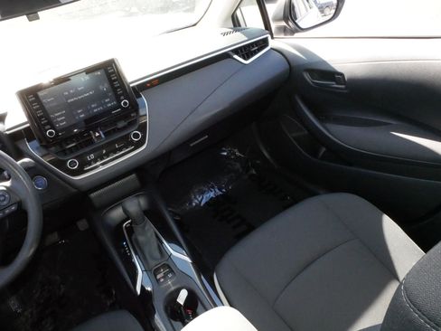 Certified 2022 Toyota Corolla LE FWD image 11