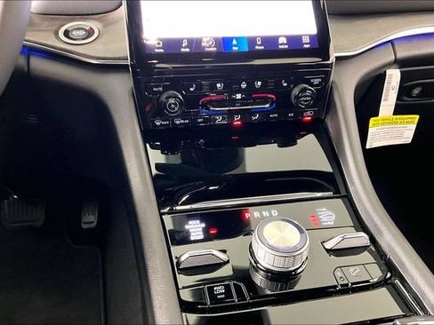 Used 2023 Jeep Grand Cherokee Overland AWD/4WD image 8