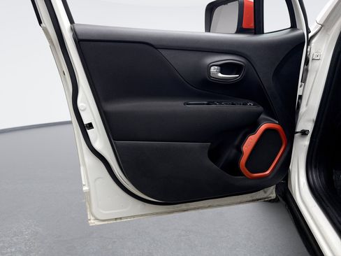 Used 2020 Jeep Renegade Latitude image 9