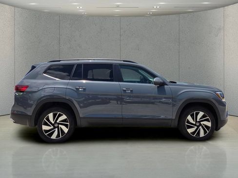 Used 2025 Volkswagen Atlas SE AWD/4WD image 6