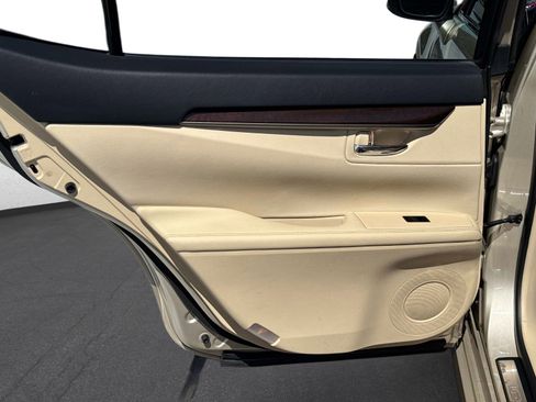 Used 2015 Lexus ES 350 w/ Premium Package FWD image 11