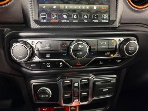 Used 2020 Jeep Gladiator Mojave AWD/4WD image 14