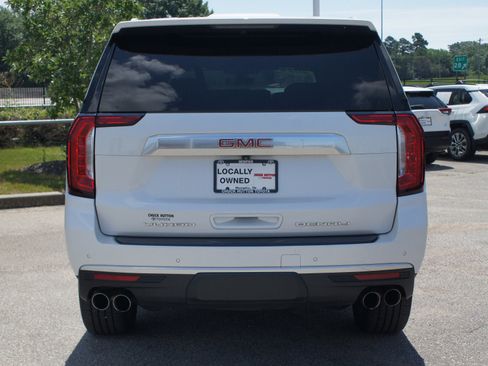 Used 2022 GMC Yukon XL Denali RWD image 3