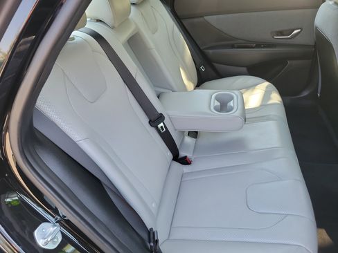 Certified 2023 Hyundai Elantra Limited FWD image 26