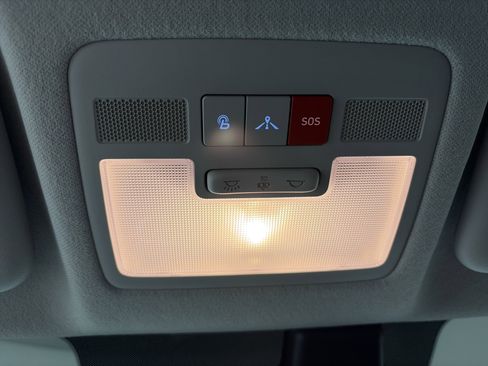 Used 2025 Hyundai Venue Limited image 29