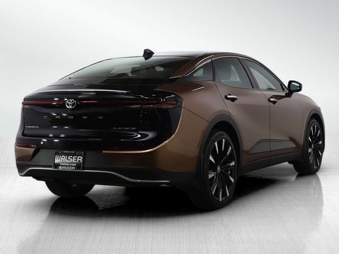 Used 2023 Toyota Crown Platinum image 5