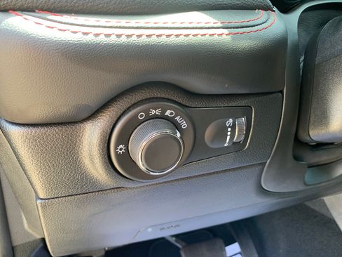 Used 2025 Dodge Durango GT RWD image 17
