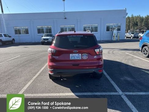 Used 2017 Ford Escape SE w/ SE Sport Appearance Package image 8