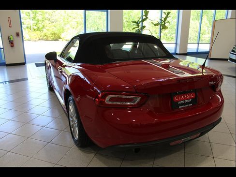 Used 2019 FIAT 124 Spider Classica w/ Technology Group RWD image 7