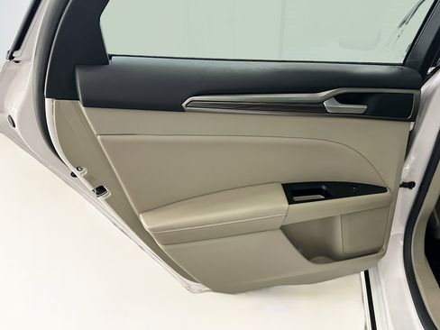 Used 2017 Ford Fusion Energi SE image 28