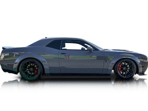 Used 2018 Dodge Challenger SRT Hellcat image 2