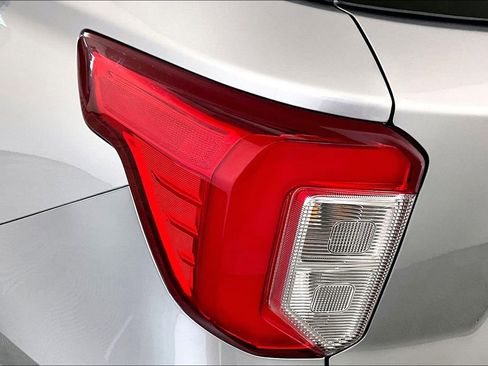 Used 2022 Ford Explorer Limited w/ Equipment Group 301A image 29