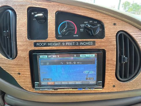 Used 2000 Ford E-350 and Econoline 350 Extended Super Duty RWD image 11