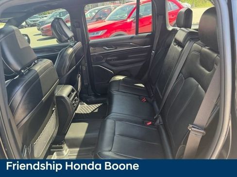 Used 2023 Jeep Grand Cherokee Overland AWD/4WD image 45