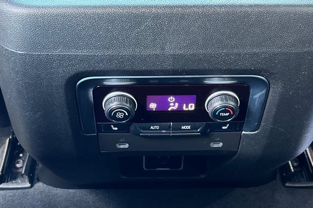 Used 2021 Chevrolet Suburban Z71 w/ Z71 Signature Package AWD/4WD image 14