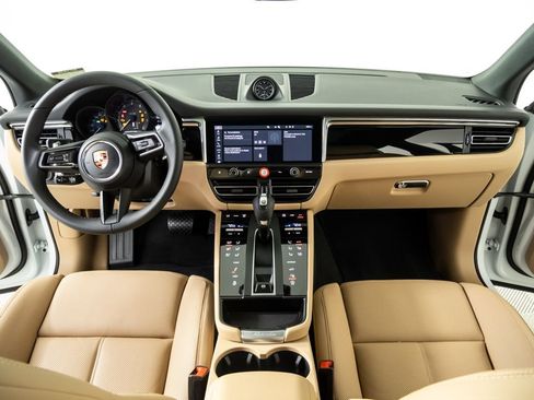 New 2026 Porsche Macan image 19