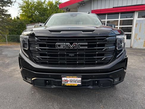 Used 2024 GMC Sierra 1500 Elevation w/ Elevation Premium Package AWD/4WD image 2
