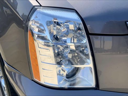 Used 2014 Cadillac Escalade Luxury RWD image 24