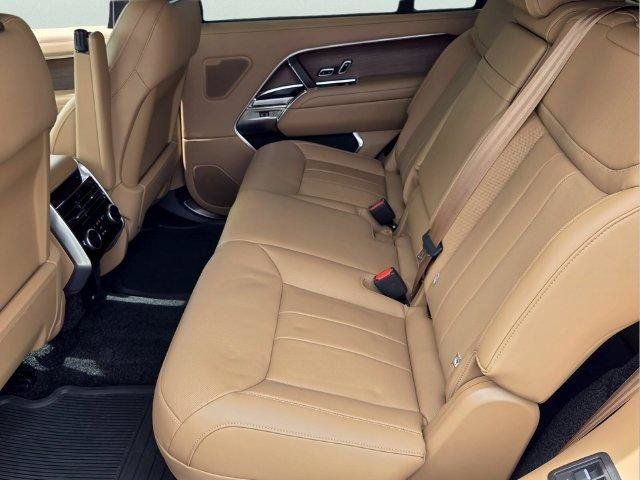 Used 2026 Land Rover Range Rover Long Wheelbase SE AWD/4WD image 12