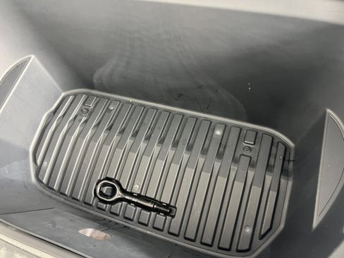 Used 2021 Tesla Model Y Long Range image 25