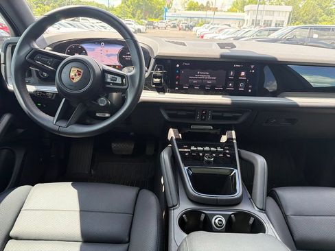 Used 2024 Porsche Cayenne AWD/4WD image 27