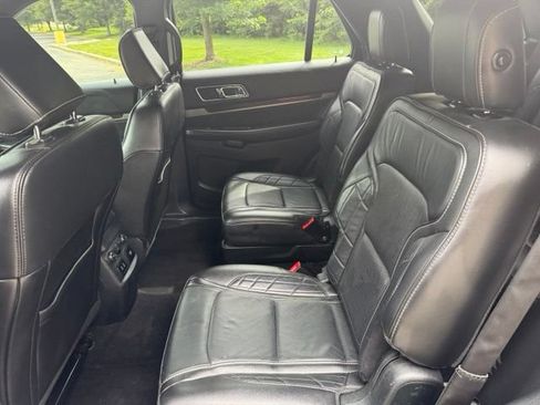 Used 2018 Ford Explorer Platinum AWD/4WD image 25