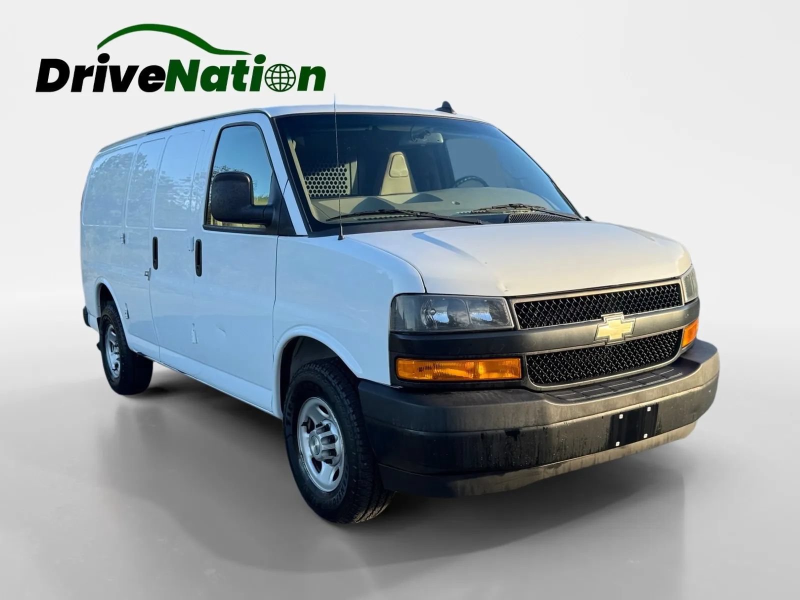 Used 2018 Chevrolet Express 2500 w/ Driver Convenience Package RWD image 3