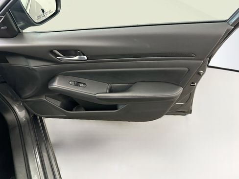 Used 2025 Nissan Altima 2.5 SV FWD image 32