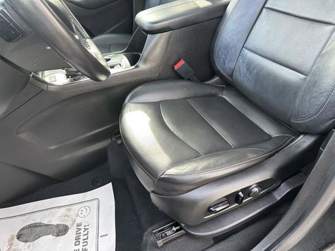 Used 2021 Chevrolet Equinox Premier image 23