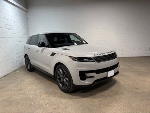Used 2026 Land Rover Range Rover Sport SE AWD/4WD image 4