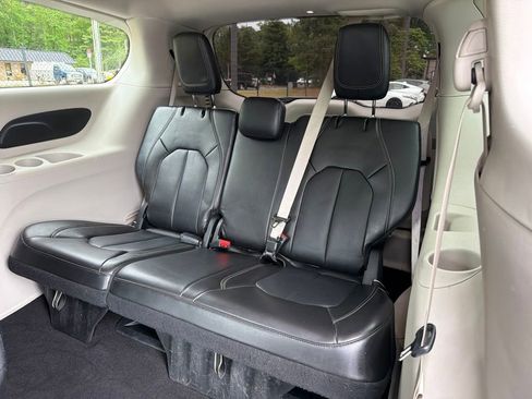 Used 2024 Chrysler Pacifica Limited FWD image 20